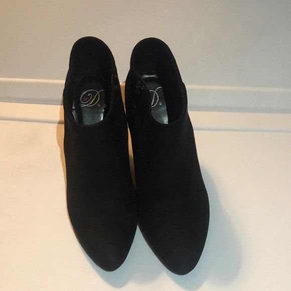 Booties 🖤 - Picture 2 of 7